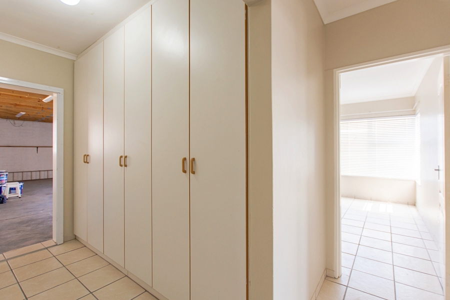 3 Bedroom Property for Sale in Middedorp Western Cape